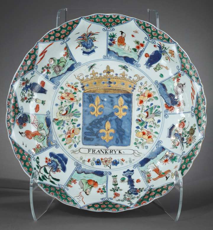 Rare porcelain large dish with French Armorial -Royaume de France-Kangxi period
